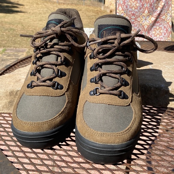🥾📜US 8.5-VASQUE Hiking Shoes Women’s Brown/Nubuck LTR/Arch/V-Lug Treads 🔥NWOT🔥 - Picture 2 of 12